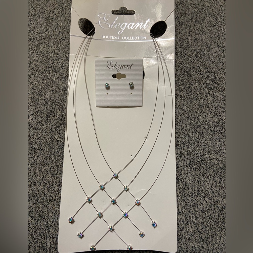 New necklace & pierced earrings set